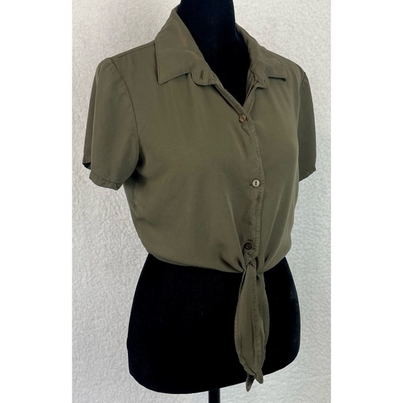AMERICAN APPAREL • Army Green Tie Front Button-Up Cropped Top - Picture 9 of 16